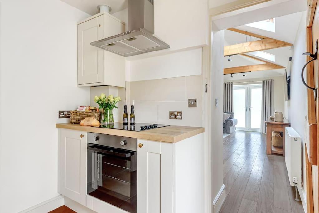 The Cowshed Apartment Farmborough Bagian luar foto