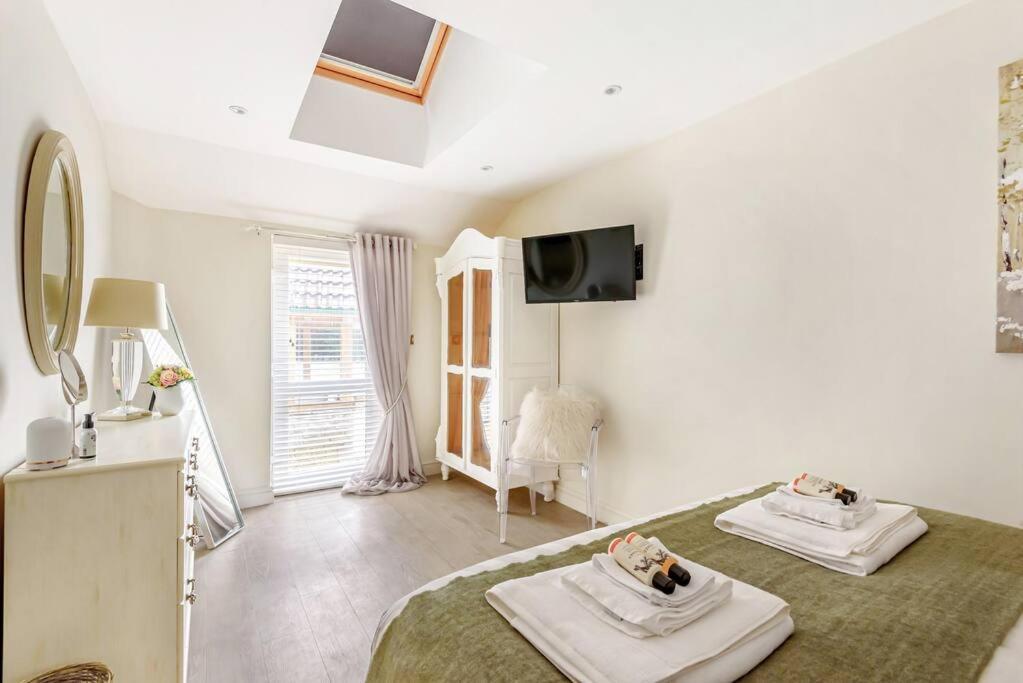 The Cowshed Apartment Farmborough Bagian luar foto